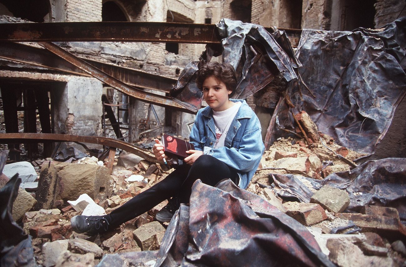 Zlata Filipovic Lith her diary in the ruins of a building in Sarajevo. © Alexandra Boulat / Association Pierre & Alexandra Boulat
