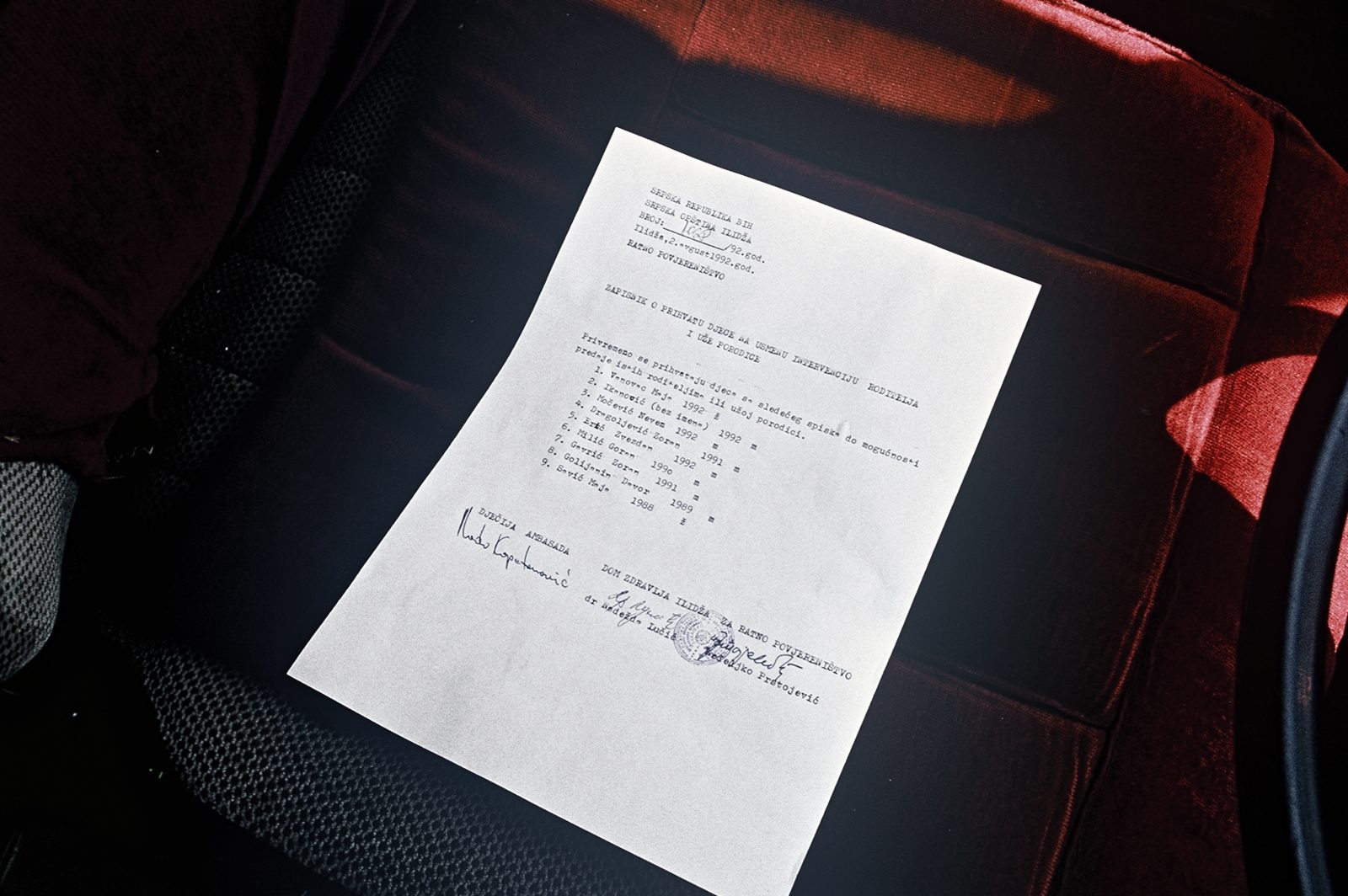 In the driver's seat of the getaway bus: the document on which the names of the 9 children are listed, who are to be handed over to the Serb authorities. Bosnia and Herzegovina, Sarajevo 02.08.1992