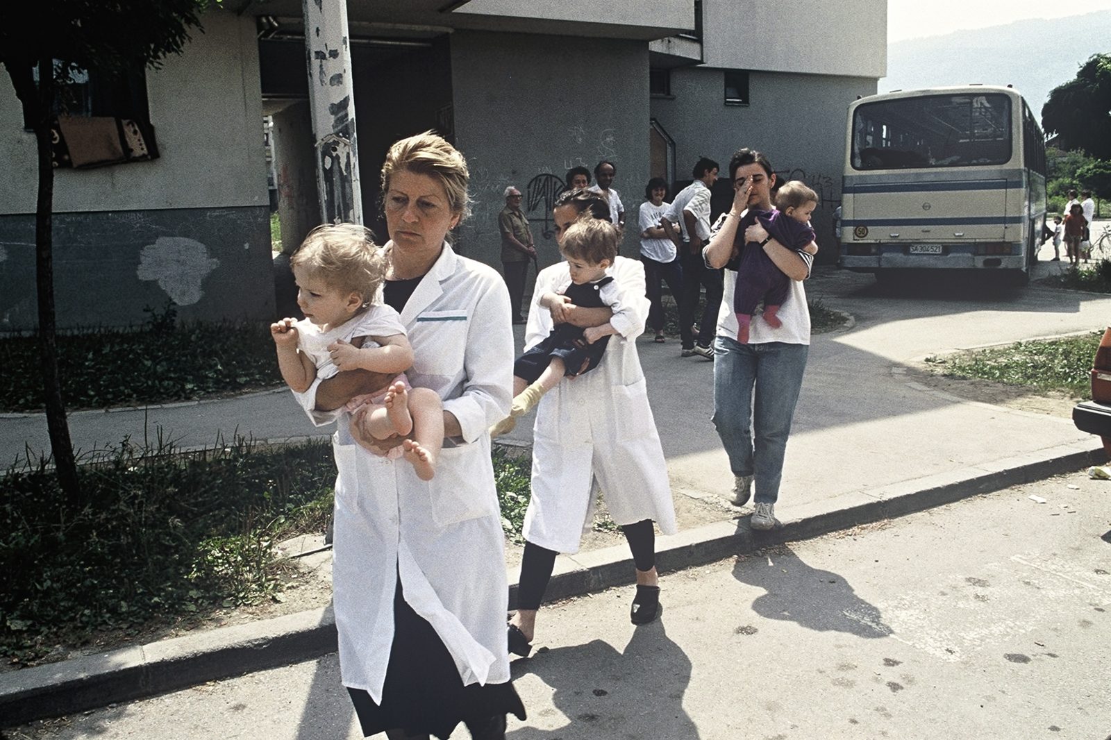 Bosnian nurses get 9 children out of the getaway bus as Serb forces demand the surrender of the children. Bosnia and Herzegovina, Sarajevo 02.08.1992