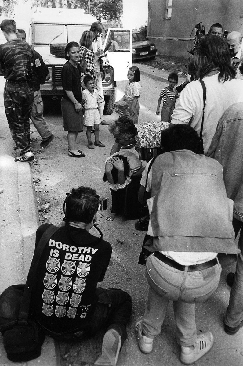 A mother know the dead of your husband in a Hospital of Sarajevo, August 1993.