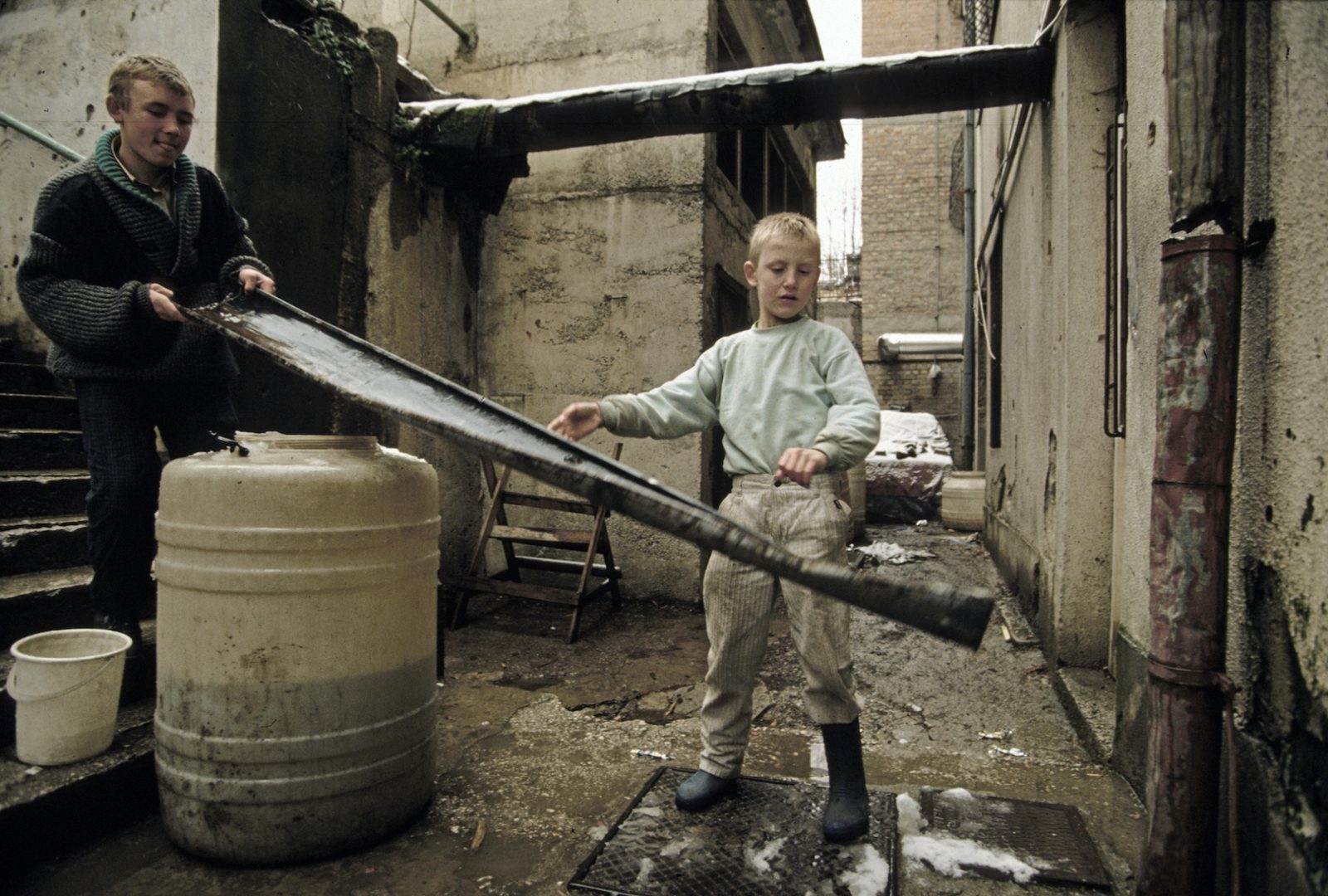 Sarajevo, 94The city is besieged, water is missing, the electricity and the gas when present are as dangerous as a bomb the home made stoves regularly explode burning big and small. The attempt of the Muslim soldiers to break the siege end in massacres of soldiers on the front line.The lack of water compels the population to recover rain water.