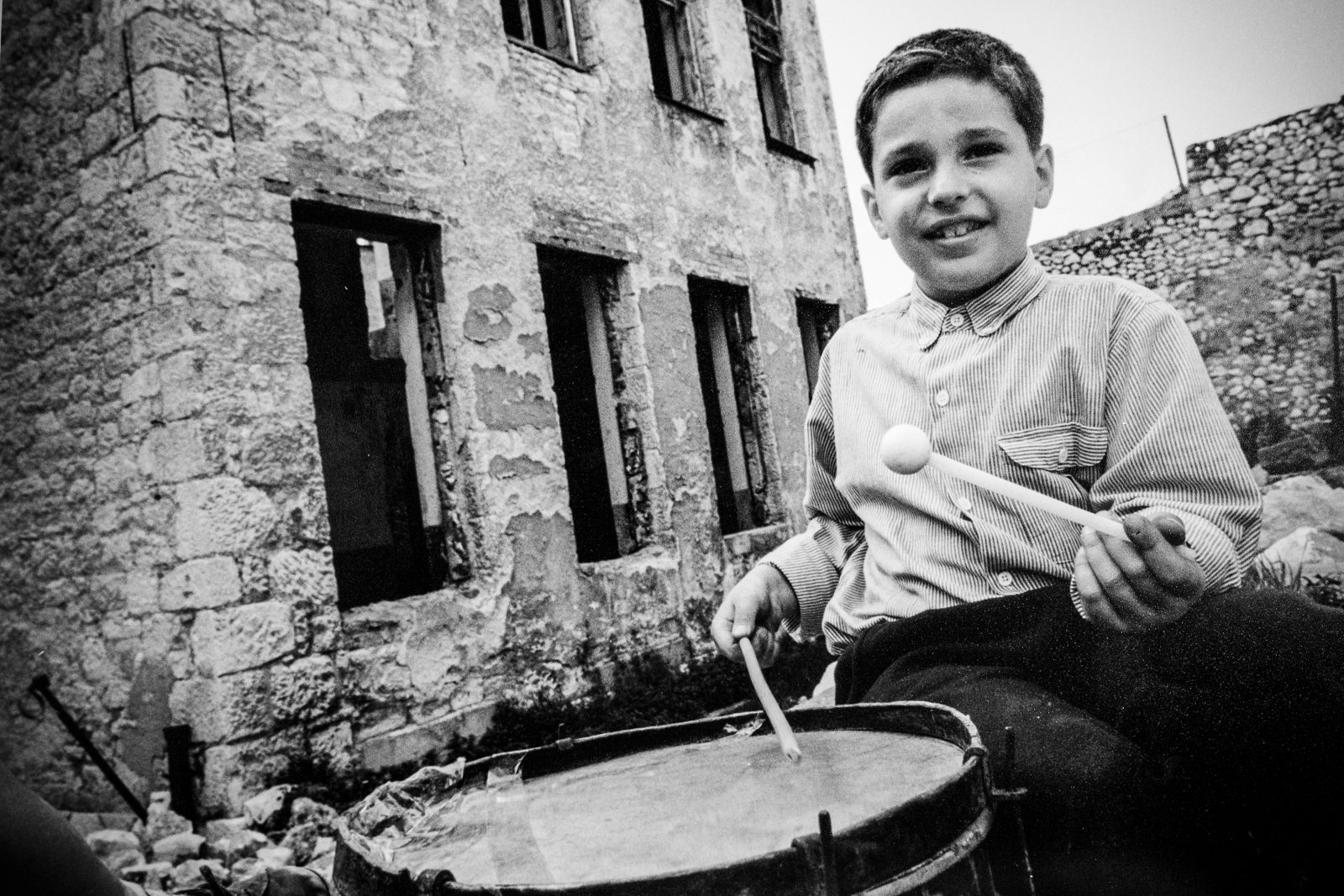 Jas Elezovic taking part in the first music project in the Pavarotti Centre, before building and renovation work began.Music therapy projects run by Warchild in Mostar, Bosnia.Warchild projects in Mostar and Sarajevo, in Bosnian Wars, 1994-1995