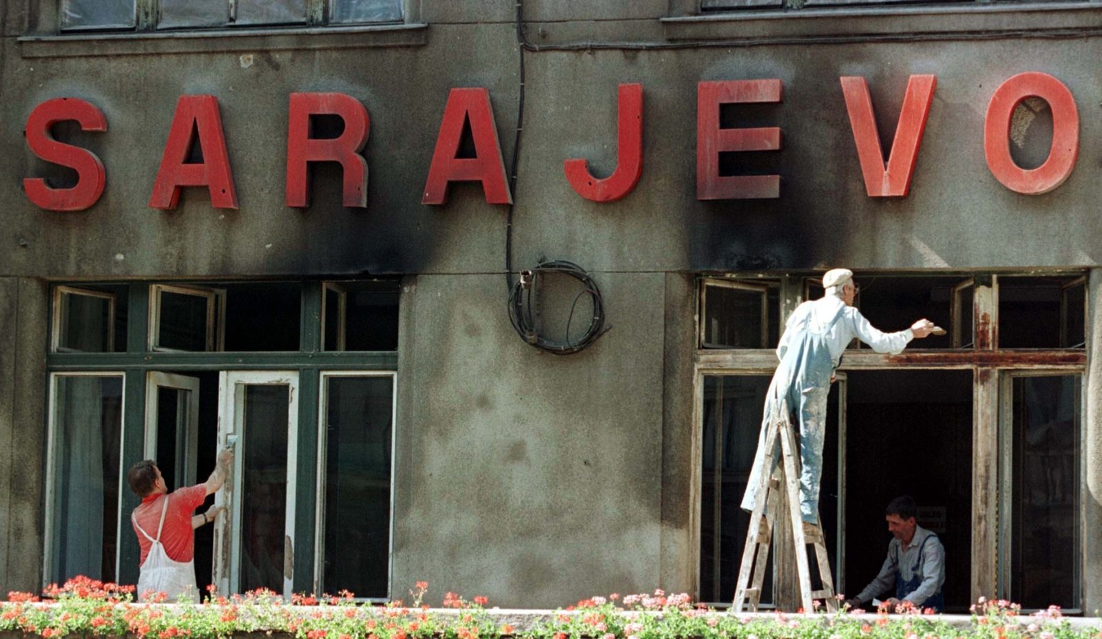 Photo by Piotr Andrews