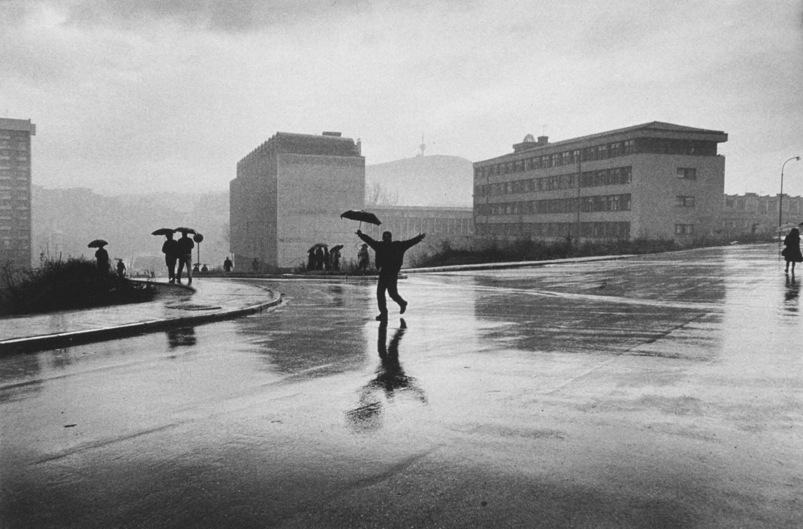 Walking in the rain in Sarajevo during the Bosnian War. Throughout 1993, the Bosnian capital of Sarajevo was a city struggling for survival. Two years of virtual siege had numbed and exhausted the population of 300,000, 15,000 of whom had been killed in the war by the end of the year. There was talk of autonomous provinces, safe havens and cease-fires, but the reality was one of bombs and bullets.