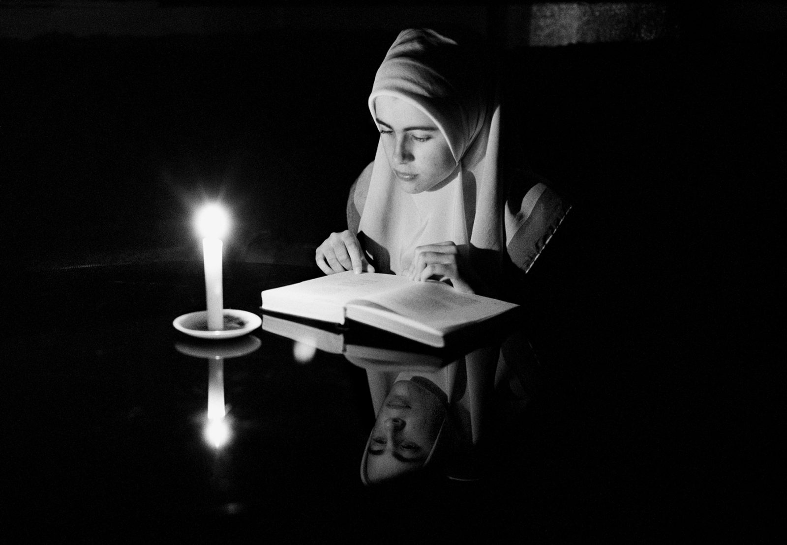 SARAJEVO-1994:A Bosnian muslim girl studies the Koran by candlelight during the 47 month long siege of Sarajevo. (Photo By Tom Stoddart/Getty Images)