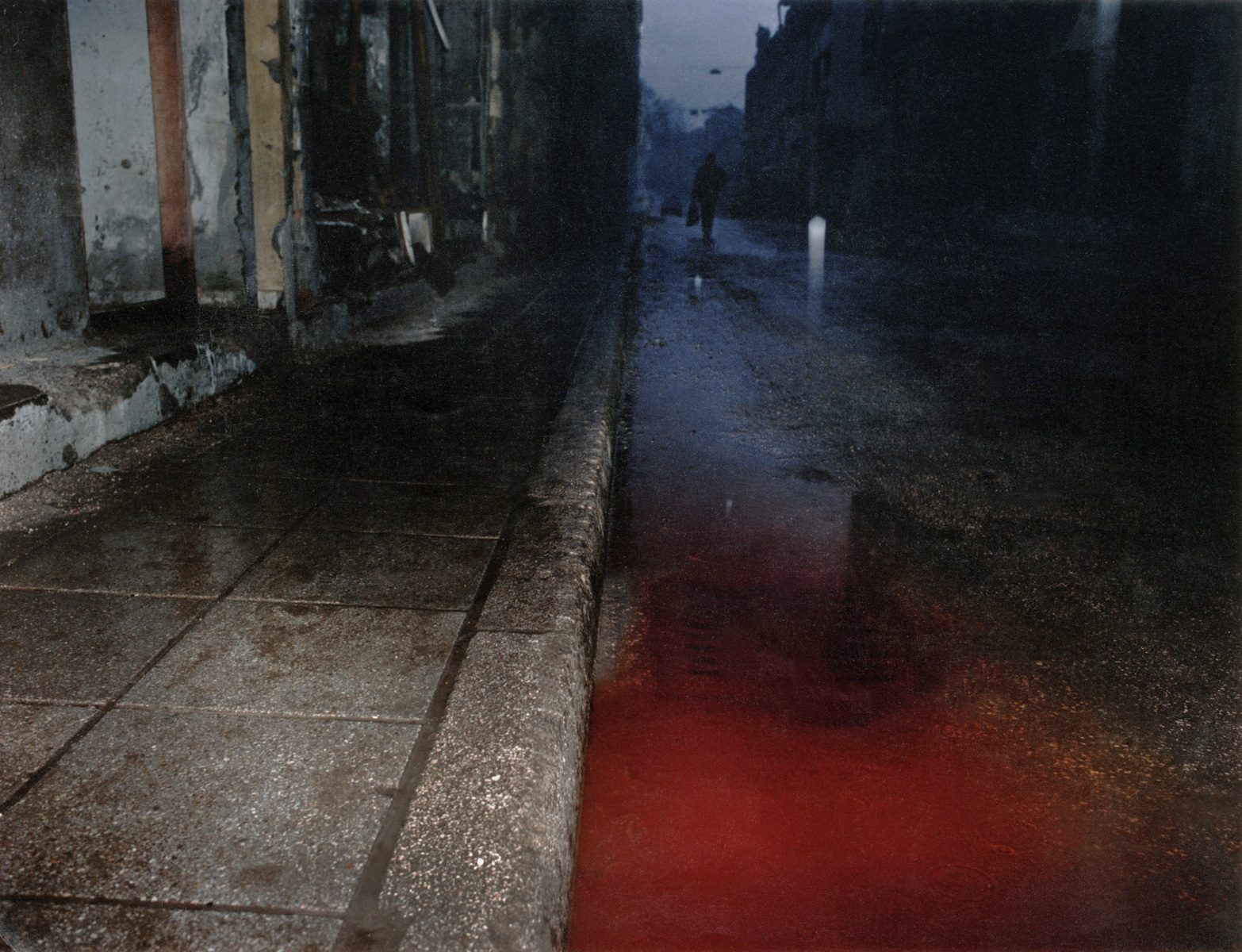 nach einem Granatangriff, Ost-Mostar, Dezember 1993, Bosnien-Herzegowina# after a grenade attack, East Mostar, December 1993, Bosnia-Herzegovina