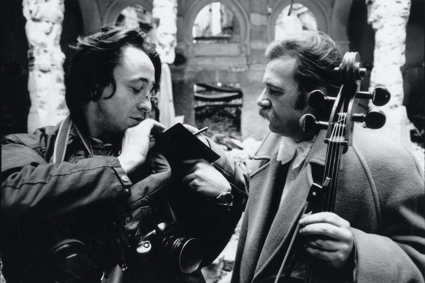 Jean Baptiste-Avril took a photo of Yorck Macke while Vedran Smajlovic was giving him an autograph. Sarajevo February 1993